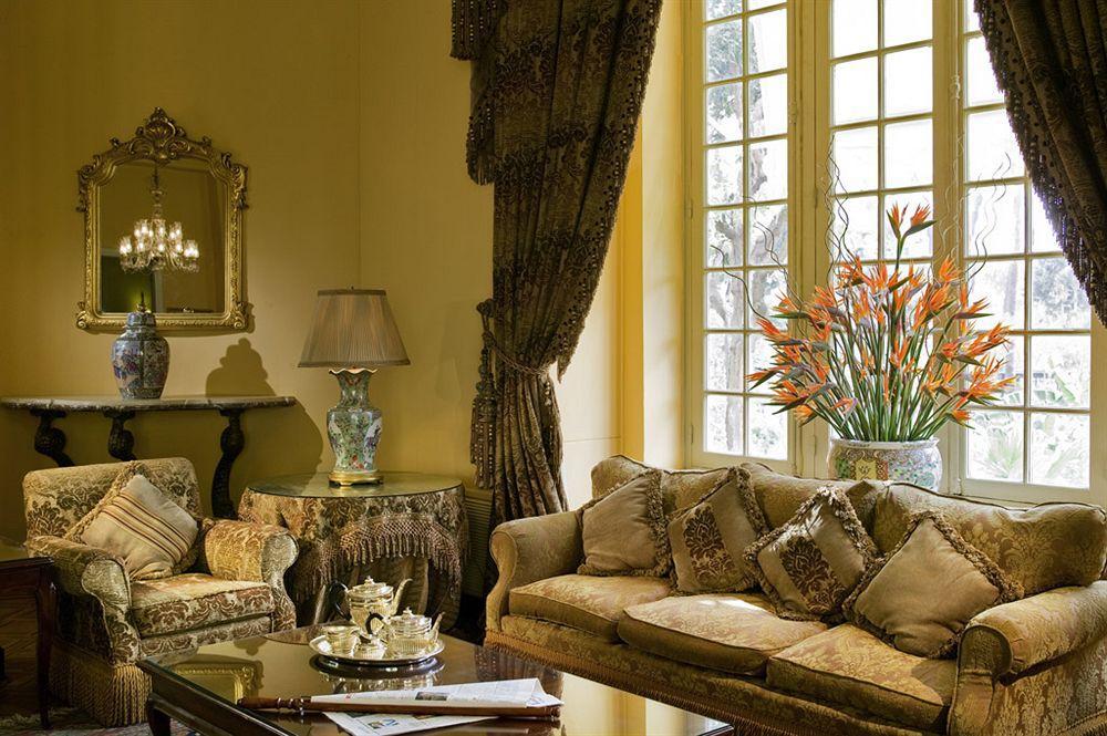 Pavillon Winter Luxor Hotel Bilik gambar A living room