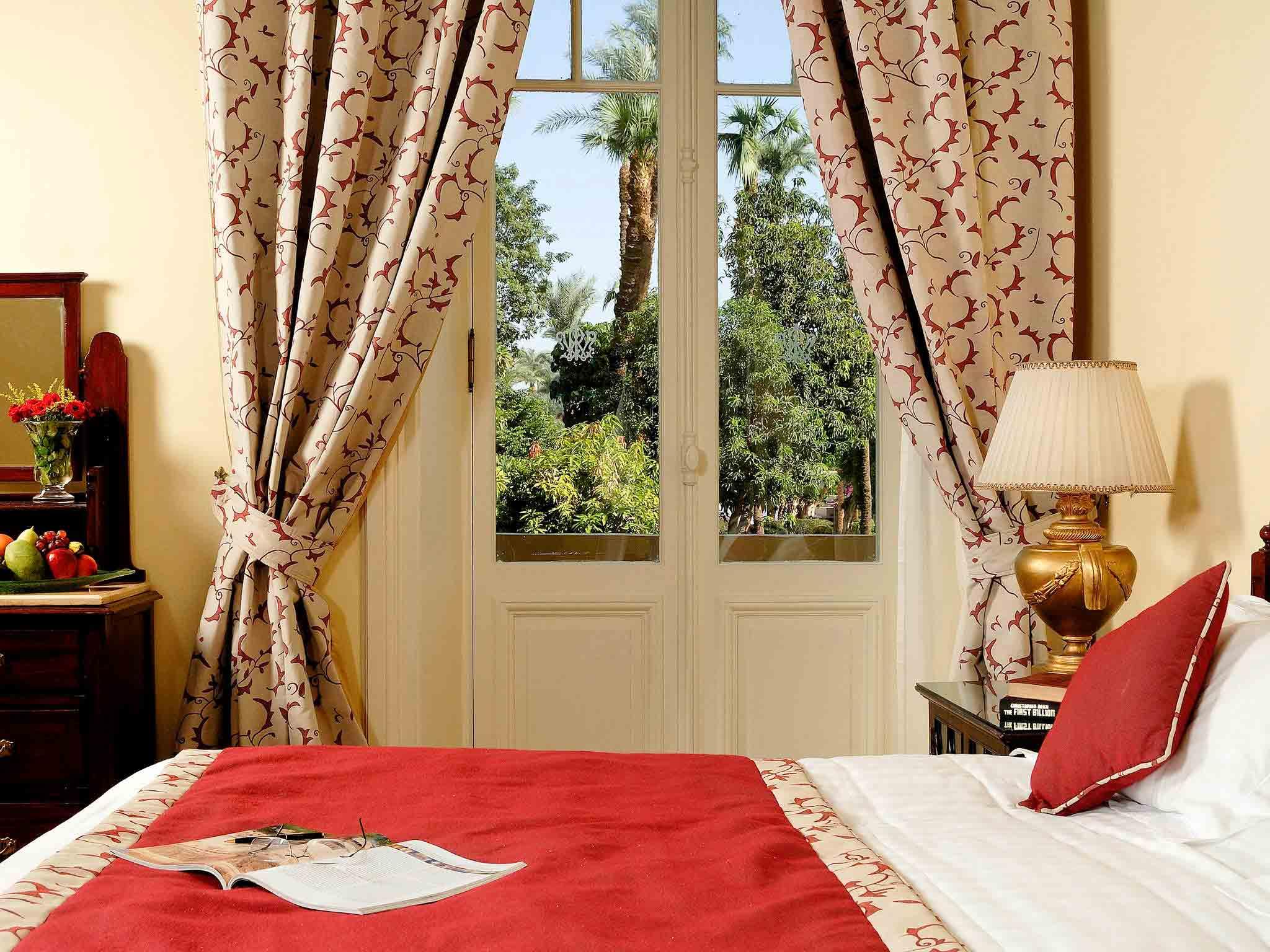 Pavillon Winter Luxor Hotel Luaran gambar A room at the hotel