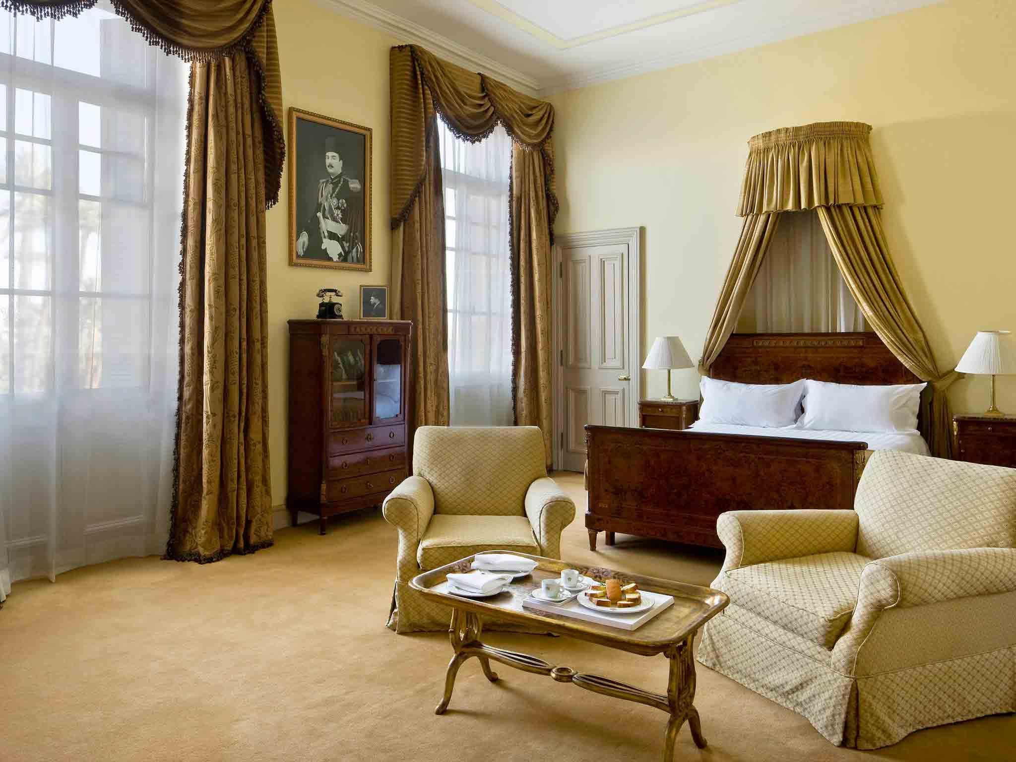 Pavillon Winter Luxor Hotel Luaran gambar A suite at the hotel