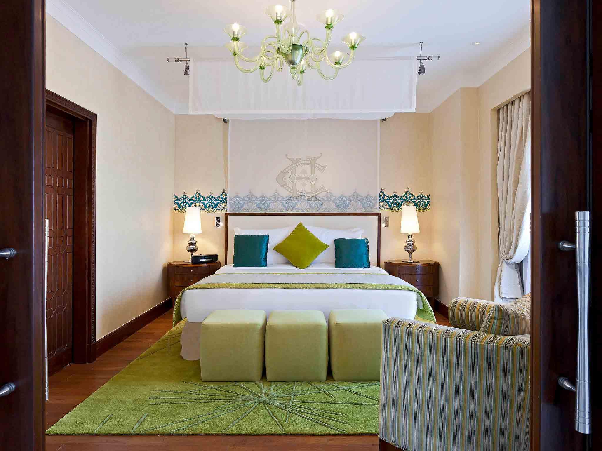 Pavillon Winter Luxor Hotel Luaran gambar A bedroom at the Taj Bengal