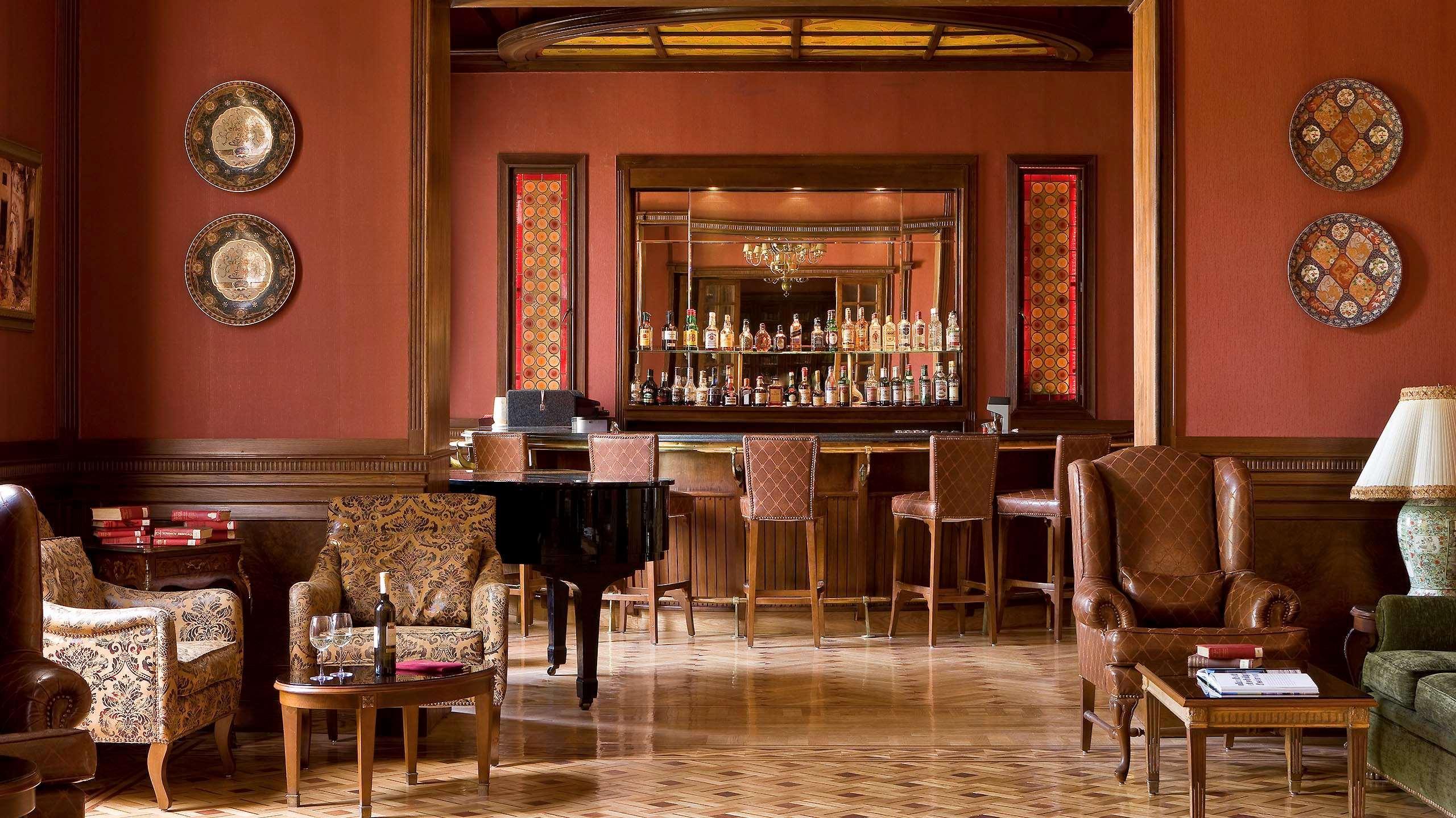 Pavillon Winter Luxor Hotel Luaran gambar The bar at the lobby