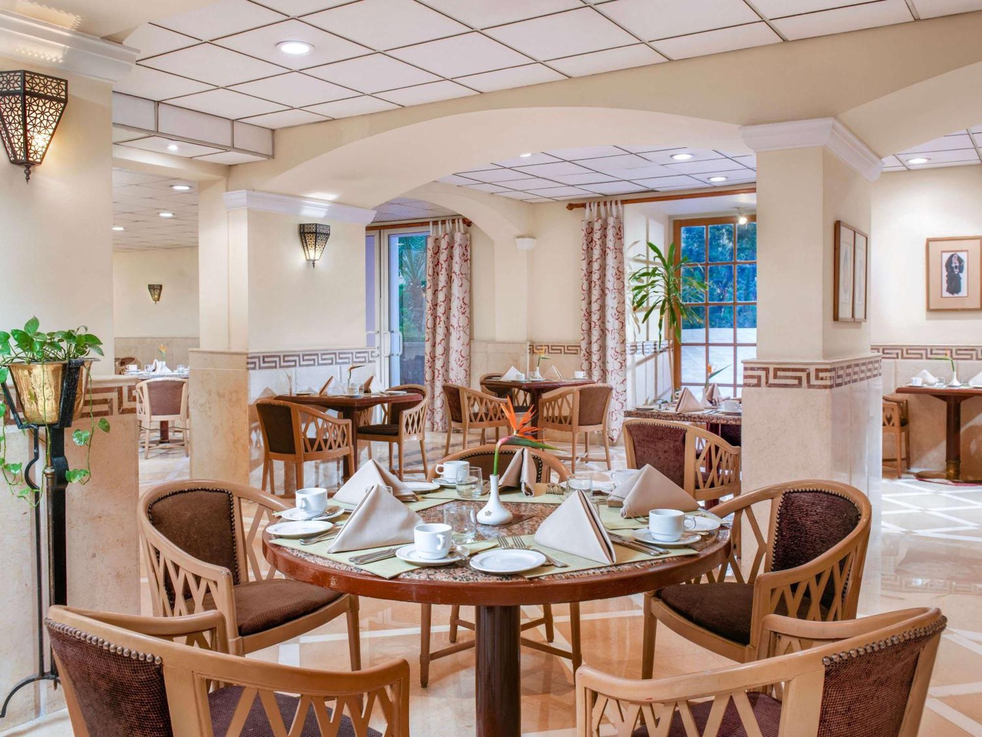 Pavillon Winter Luxor Hotel Luaran gambar The restaurant