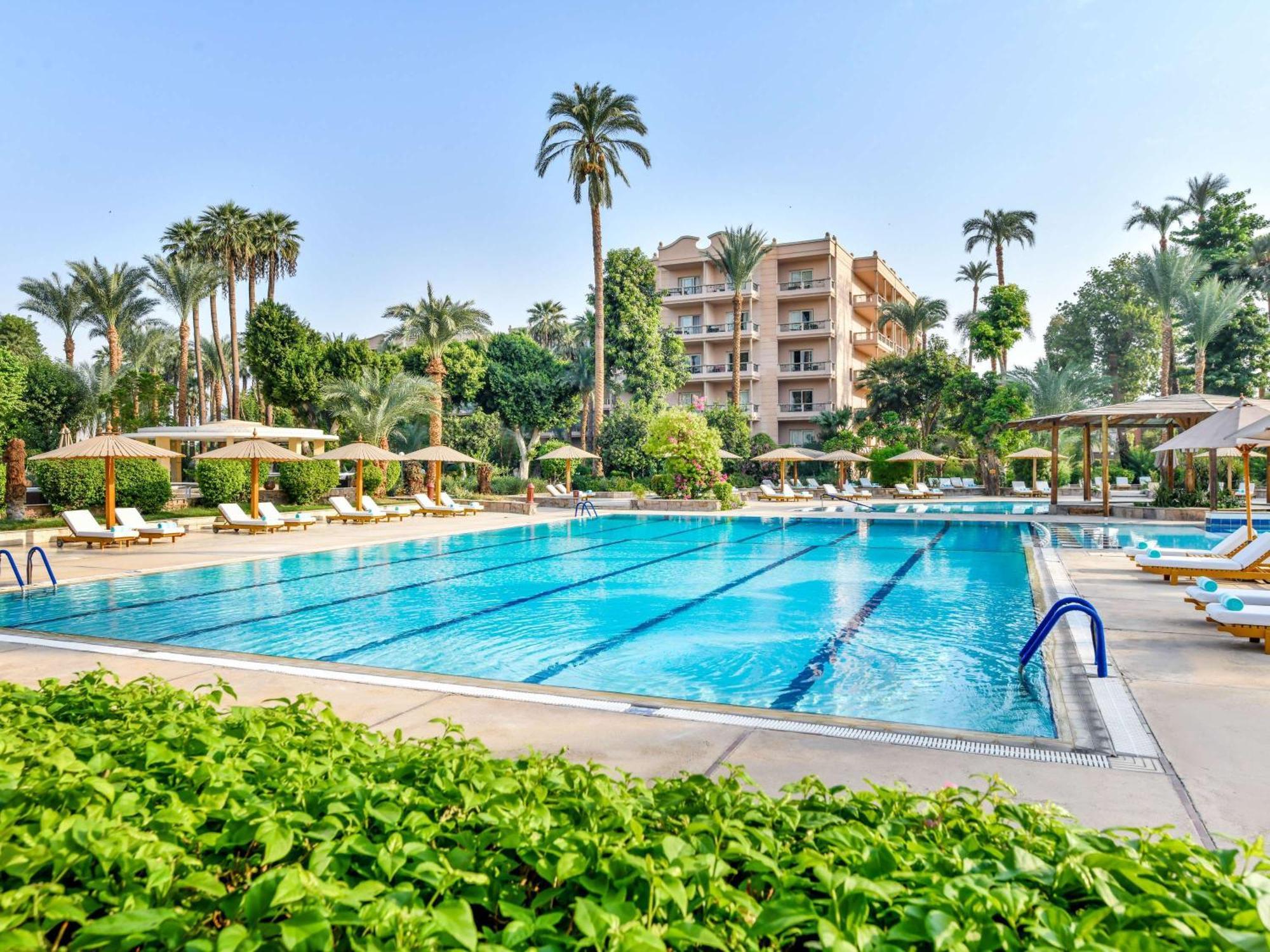 Pavillon Winter Luxor Hotel Luaran gambar The swimming pool at the Four Seasons Hotel, Cairo at Nile Plaza
