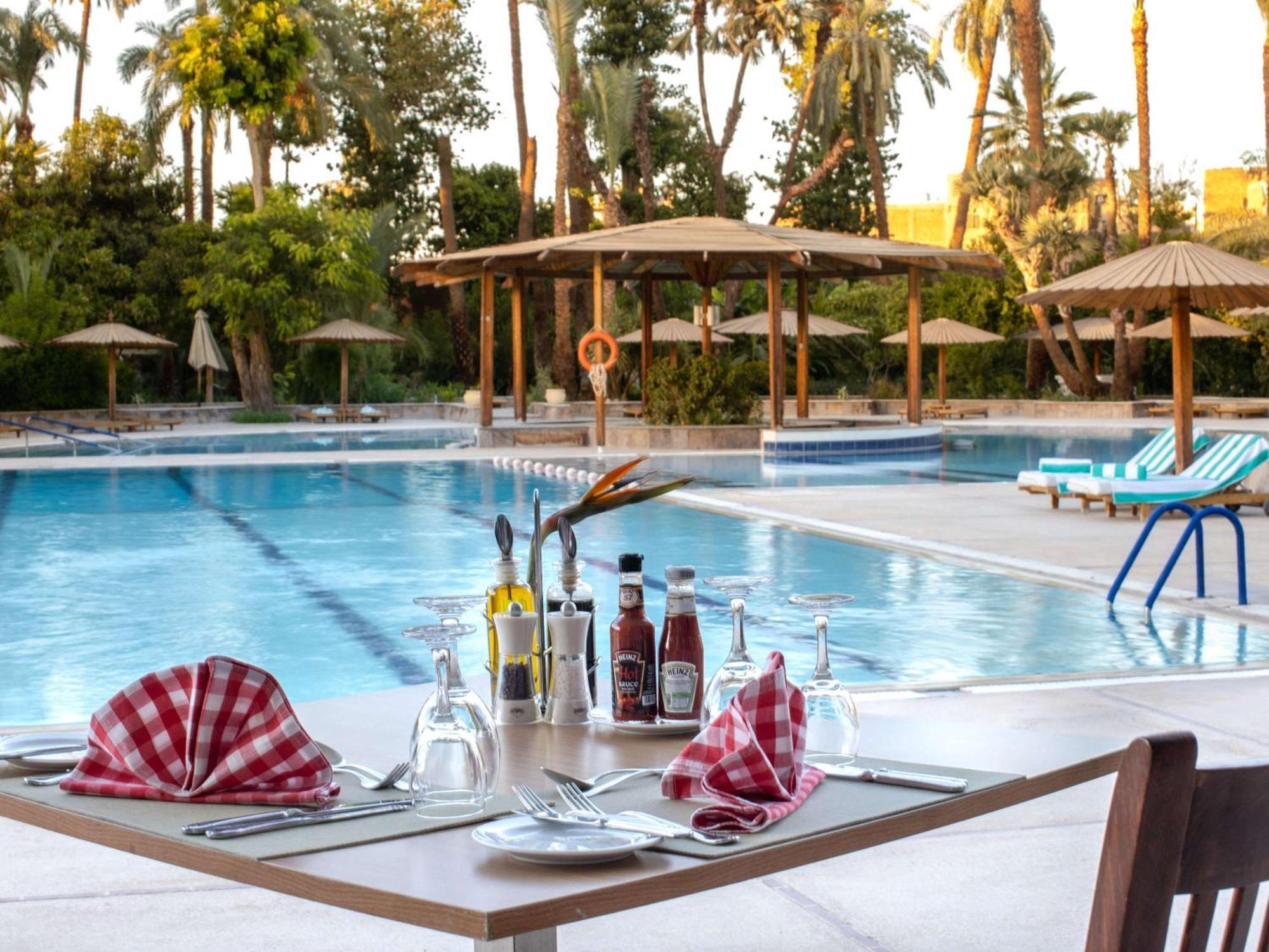 Pavillon Winter Luxor Hotel Luaran gambar Pool at the hotel